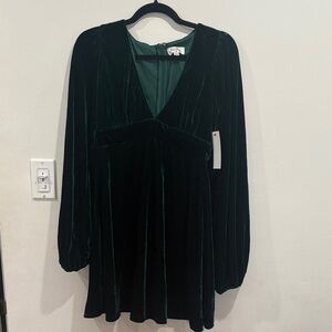 Aura Emerald Velvet Gown